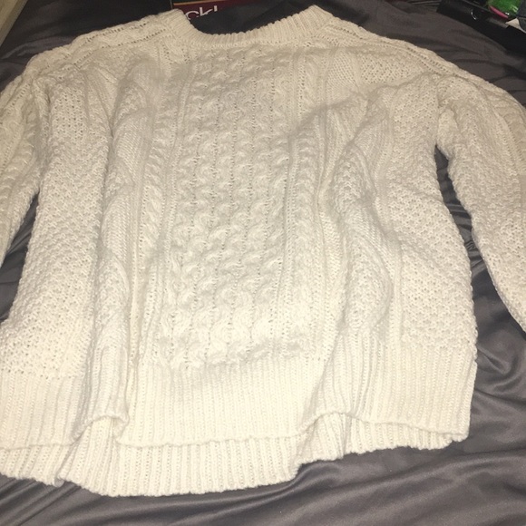 A fuzzy knitted sweater - Picture 1 of 3